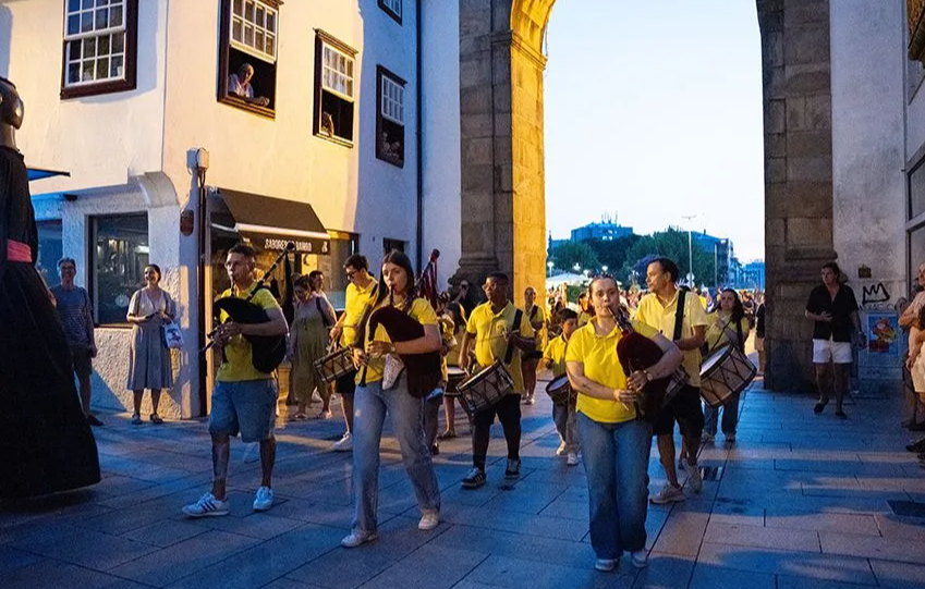 XXX Festival Internacional de Teatro Cómico da Maia - Gigantones, Cabeçudos e Zés Pereiras - Ida e Volta - Associação Cultural e Artística
