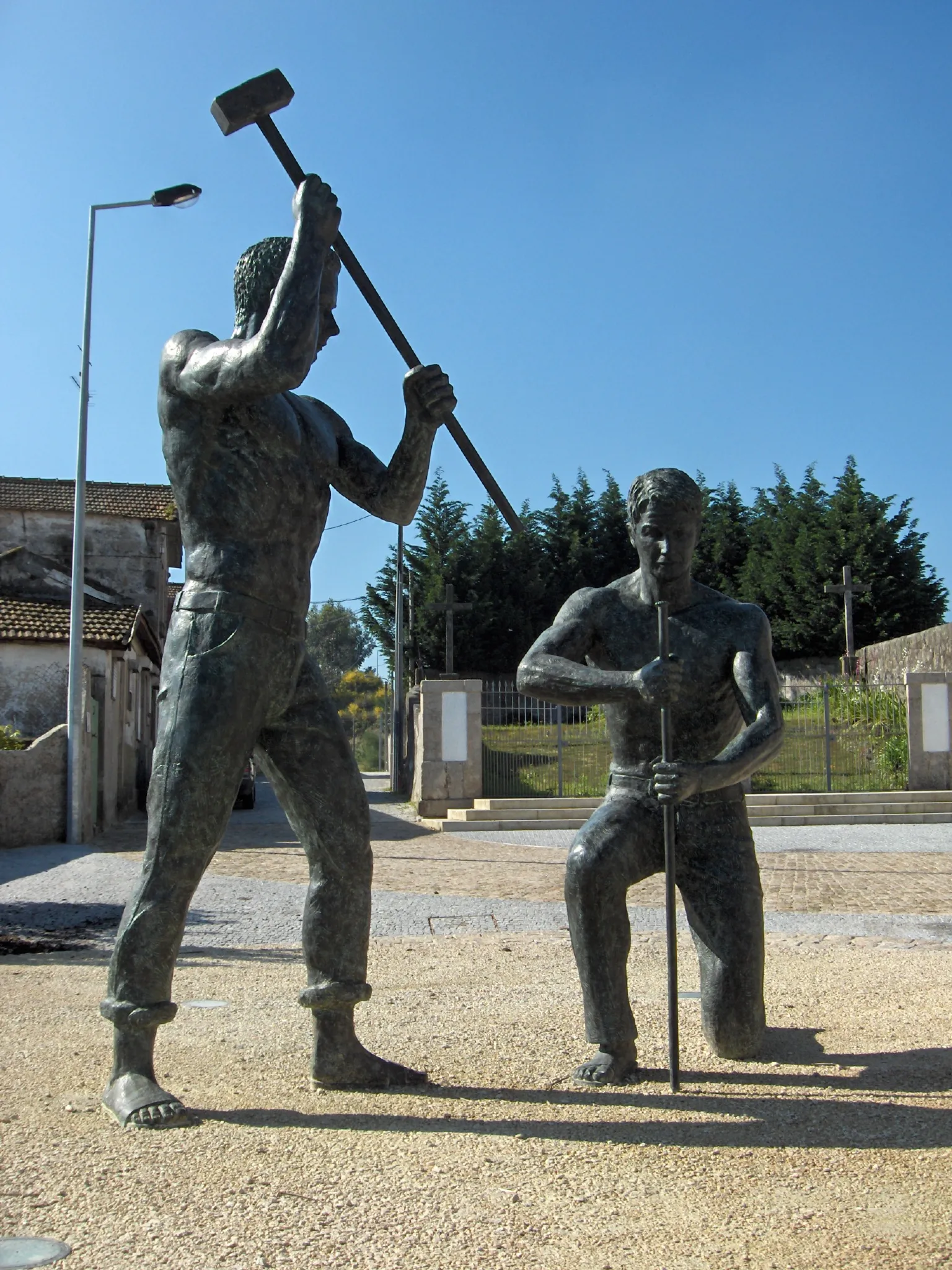 Monumento ao Pedreiro Montante 1